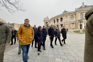 Глава МИД Франции приехала в Одессу фото 7