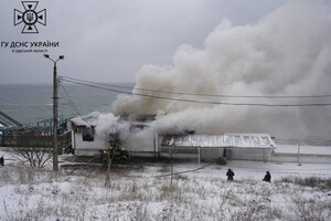 На одеському узбережжі згоріло кафе: загинув чоловік фото 5