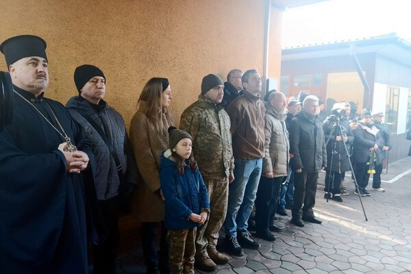 В Одессе открыли мемориальную доску погибшему защитнику Украины фото 2