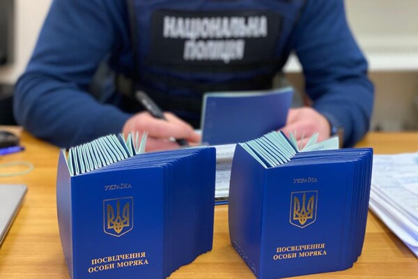 В Одесском порту продлевали документы морякам, которые находятся за границей фото 2