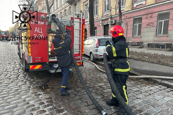 В Одессе горел дом на Дерибасовской: что известно фото
