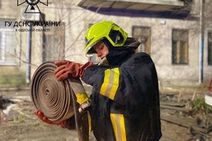 На Молдаванке загорелся двухэтажный дом: его тушили 35 спасателей фото 2