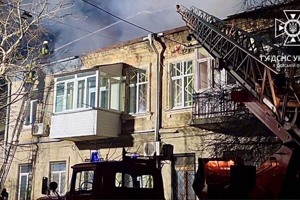 На Молдаванке загорелся двухэтажный дом: его тушили 35 спасателей фото 3