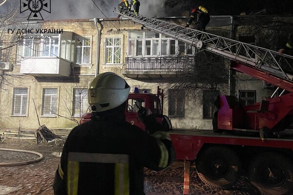 На Молдаванке загорелся двухэтажный дом: его тушили 35 спасателей фото 4