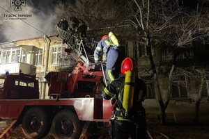 На Молдаванке загорелся двухэтажный дом: его тушили 35 спасателей фото 5