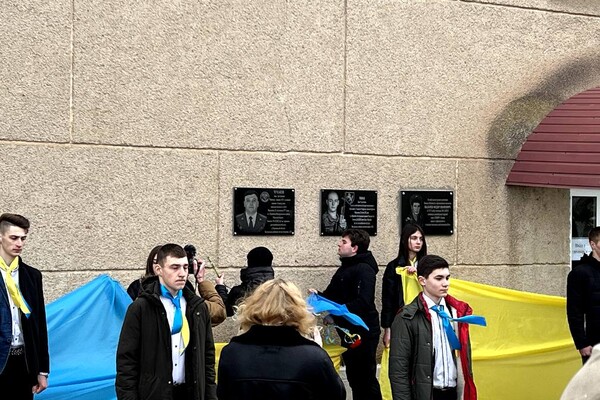 В Одесской области открыли мемориальную доску в честь погибшего воина Ивана Чумакова фото