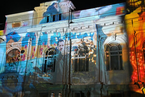 Сотни одесситов вышли полюбоваться световыми картинами на памятниках архитектуры (фото, видео) фото 36