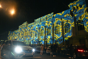 Сотни одесситов вышли полюбоваться световыми картинами на памятниках архитектуры (фото, видео) фото 41