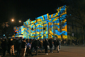 Сотни одесситов вышли полюбоваться световыми картинами на памятниках архитектуры (фото, видео) фото 42