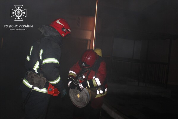 Пожары из-за свечки для молитвы и в паркинге: что горело в Одессе фото 1