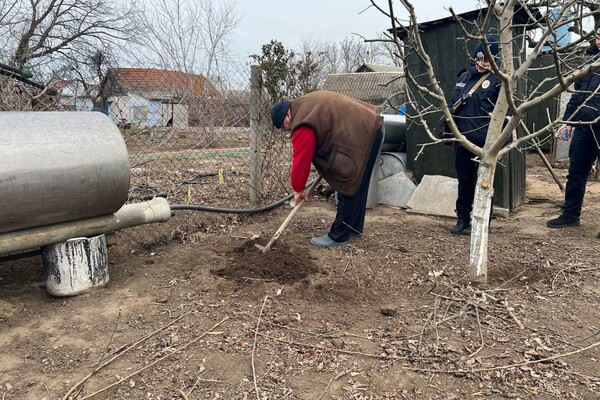 Под Одессой мужчина застрелил соседскую собаку и закопал ее у себя во дворе фото 2