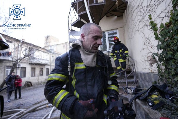 В Одессе горел мини-отель: есть пострадавший фото 3