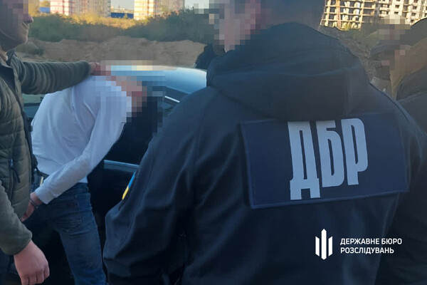 В Одессе полицейские зарабатывали на продаже наркотиков и попалисьфото 1