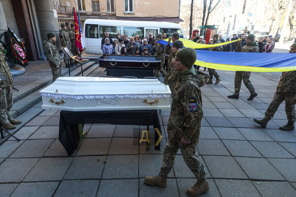 В Одессе простились с двумя погибшими в Донецкой области военными фото