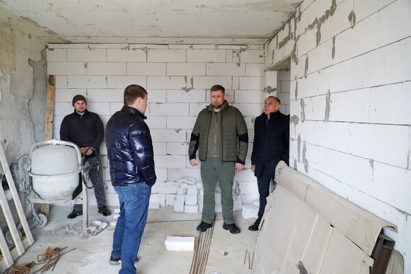 Голова Одеської ОВА незадоволений ремонтом багатоповерхівки, що постраждала від обстрілу в Сергіївці: причина фото 1