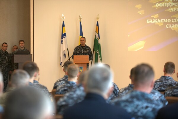 В Одесі відбувся випуск офіцерів Морської академії: випускників привітав Президент України фото 1
