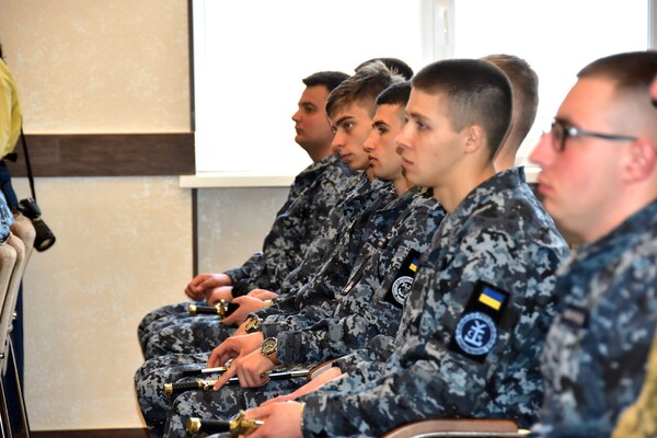 В Одессе состоялся выпуск офицеров Морской академии: выпускников поздравил Президент Украины фото 7