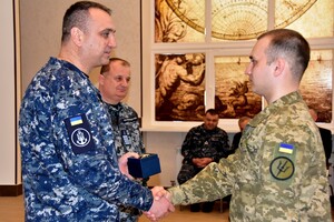 В Одесі відбувся випуск офіцерів Морської академії: випускників привітав Президент України фото 9