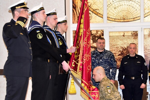 В Одесі відбувся випуск офіцерів Морської академії: випускників привітав Президент України фото 12