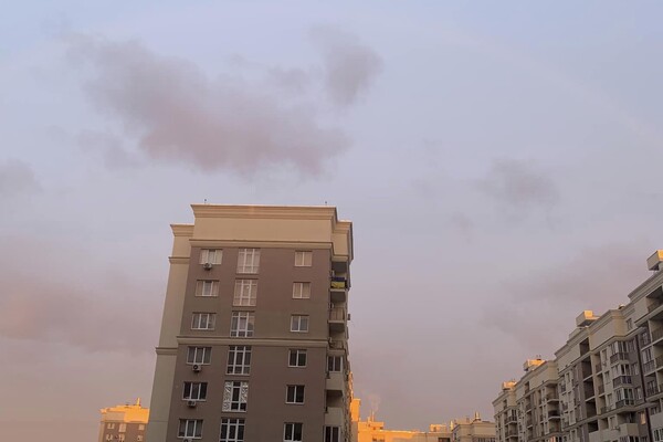 Невероятное небо и радуга: одесситы наблюдали &quot;сочный&quot; закат фото 2