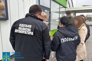 В Одессе двух чиновников Регистра судоходства задержали на взятке фото