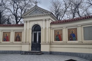 В Одесі стіну за постаментом пам'ятника Суворову завісили банером проти РПЦ фото 11