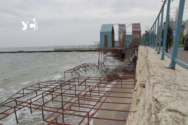 Террасу одесского ресторана, которую смыло в море, вернули на место фото 4