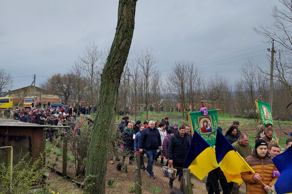 На Одещині попрощалися із загиблим захисником Романом Леонтьєвим фото 8