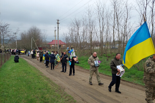 На Одещині попрощалися із загиблим захисником Романом Леонтьєвим фото 10