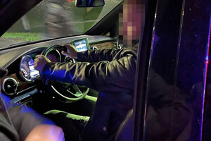 Полицейский из Одессы помогал мужчинам сбежать за границу фото 1