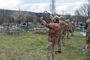 На Одещині попрощалися зі старшим сержантом, який загинув у Донецькій області фото 4