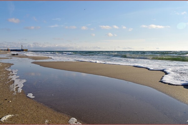 Волны, чайки и люди на побережье: фотопрогулка в одесскую Отраду  фото 10
