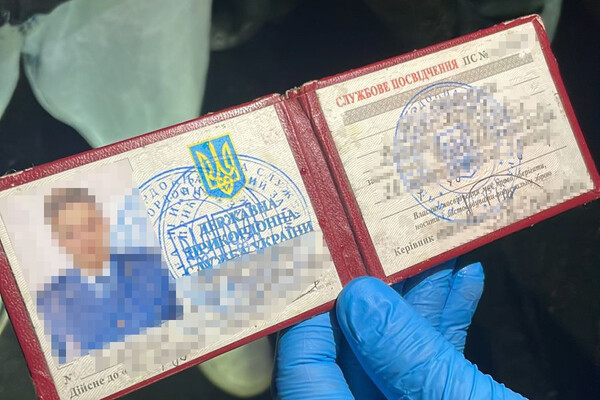В Одесской области разоблачили правоохранителя, который сбывал оружие криминалитету фото