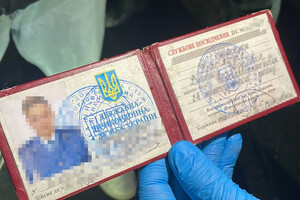 В Одесской области разоблачили правоохранителя, который сбывал оружие криминалитету фото