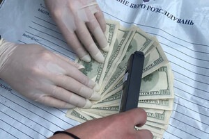 В Одесской области полицейский попался на взятке и пытался сбежать фото