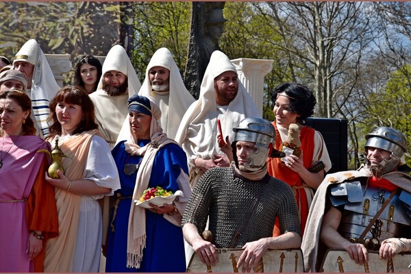 Легионеры и суд над Христом: в Одессе состоялась пасхальная реконструкция фото