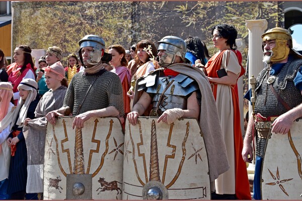 Легионеры и суд над Христом: в Одессе состоялась пасхальная реконструкция фото 5