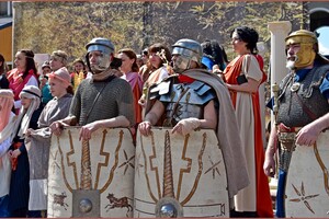 Легионеры и суд над Христом: в Одессе состоялась пасхальная реконструкция фото 5