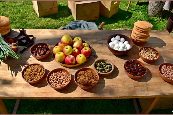 Легионеры и суд над Христом: в Одессе состоялась пасхальная реконструкция фото 8