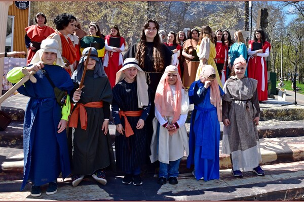 Легионеры и суд над Христом: в Одессе состоялась пасхальная реконструкция фото 10