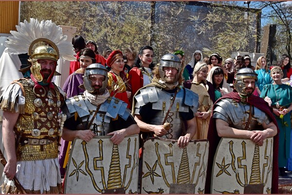 Легионеры и суд над Христом: в Одессе состоялась пасхальная реконструкция фото 13