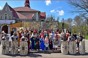 Легионеры и суд над Христом: в Одессе состоялась пасхальная реконструкция фото 17