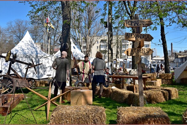 Легионеры и суд над Христом: в Одессе состоялась пасхальная реконструкция фото 20