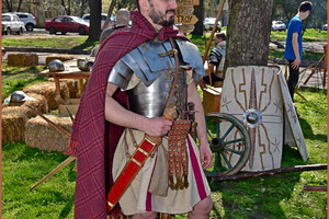 Легионеры и суд над Христом: в Одессе состоялась пасхальная реконструкция фото 24