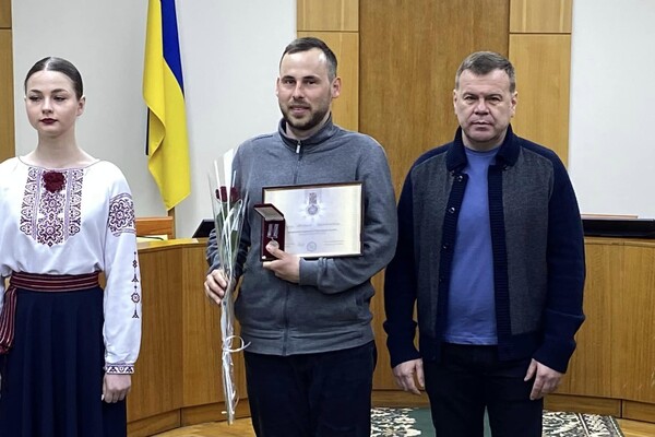 На Одещині вперше нагородили відзнакою Президента &quot;За оборону України&quot; фото 2