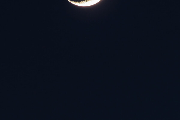 Одесситы наблюдали сближение луны и венеры фото