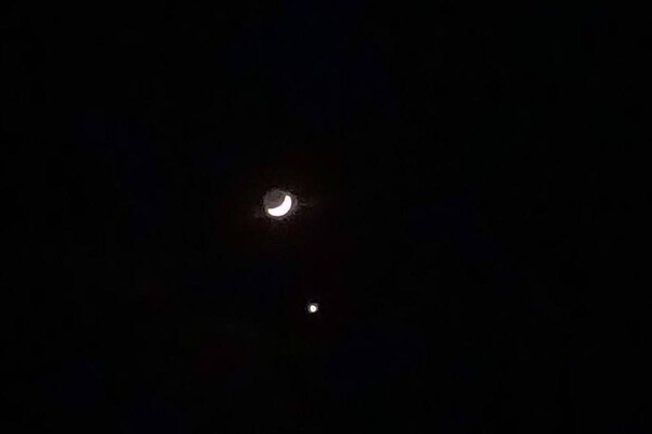 Одесситы наблюдали сближение луны и венеры фото 2