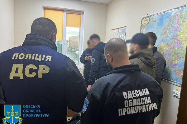 Одесский таможенник требовал взятку за ввоз генераторов и аккумуляторов фото 1
