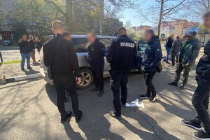 Житель Одесского района перевозил мужчин за границу под видом волонтеров  фото 1