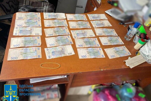 На Одещині поліцейський вимагав гроші з військового фото